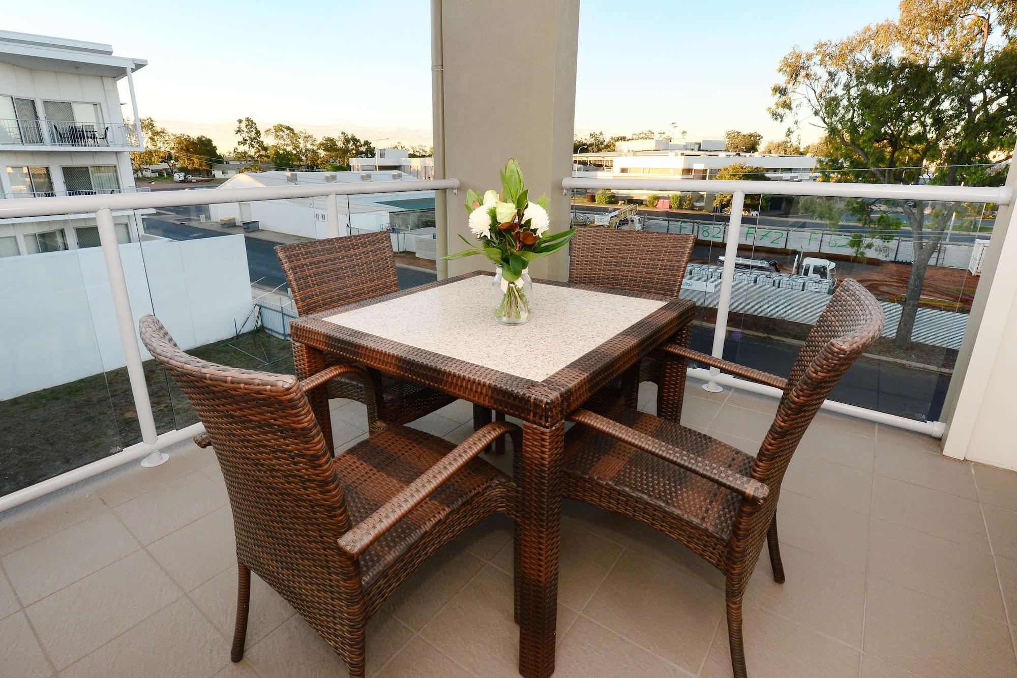 Oaks Moranbah Suites Exteriör bild