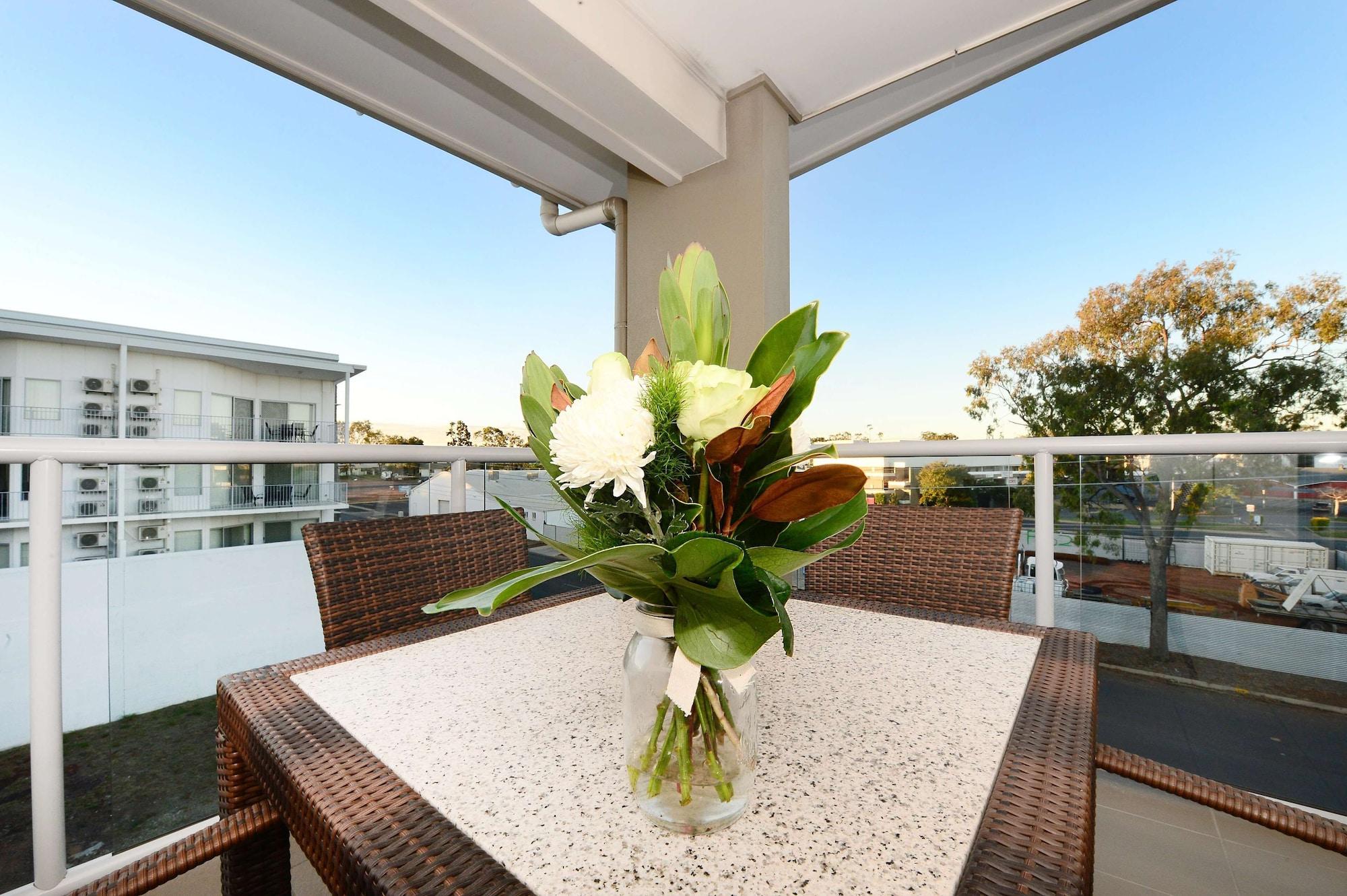Oaks Moranbah Suites Exteriör bild